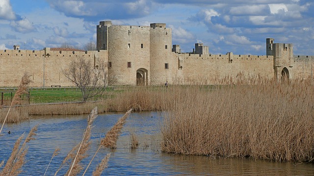 la tour d'aigues total